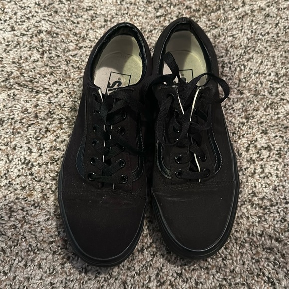 All black vans - Picture 1 of 1